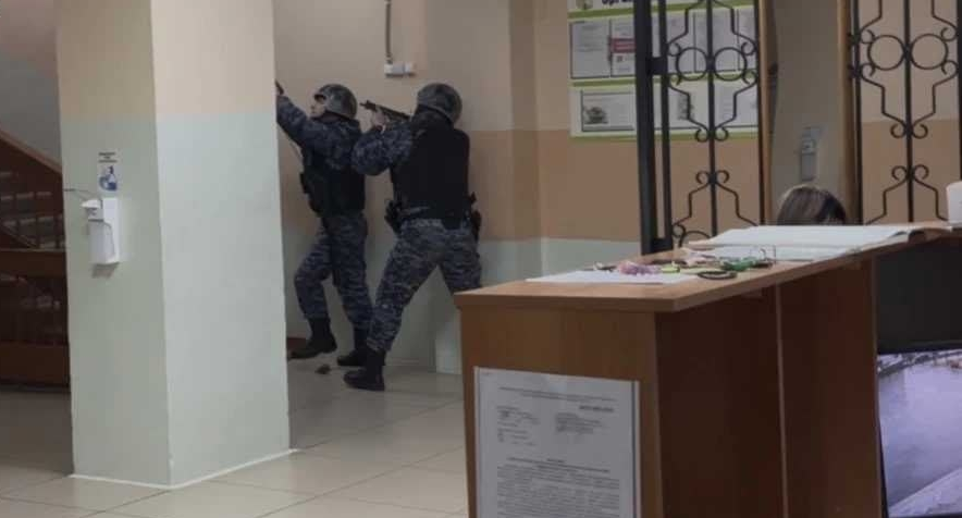 В полевской школе успешно прошли антитеррористические учения