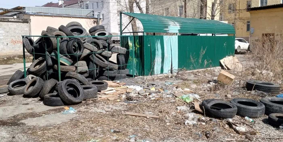 В Полевском вывозят покрышки из мест их сбора