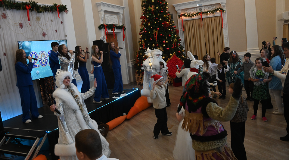 В Полевском начались елки главы и Думы