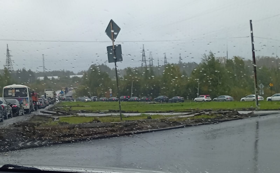 Полевской встал в пробке