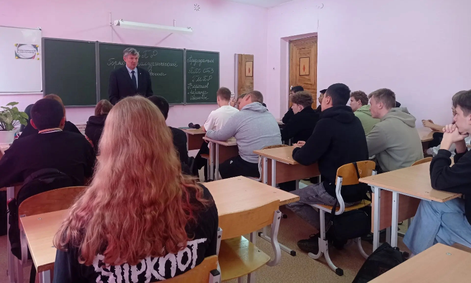 Первокурсники ПМТ знакомятся с профсоюзом СТЗ