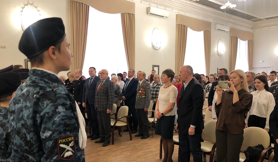 Полевские полицейские награждены в честь праздника правоохранителей