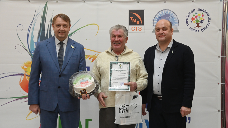 Полевчан наградили за лучшее новогоднее украшение домов и магазинов