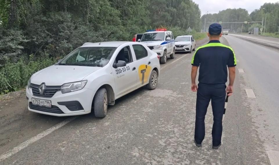 Три полевских таксиста задержаны без документов