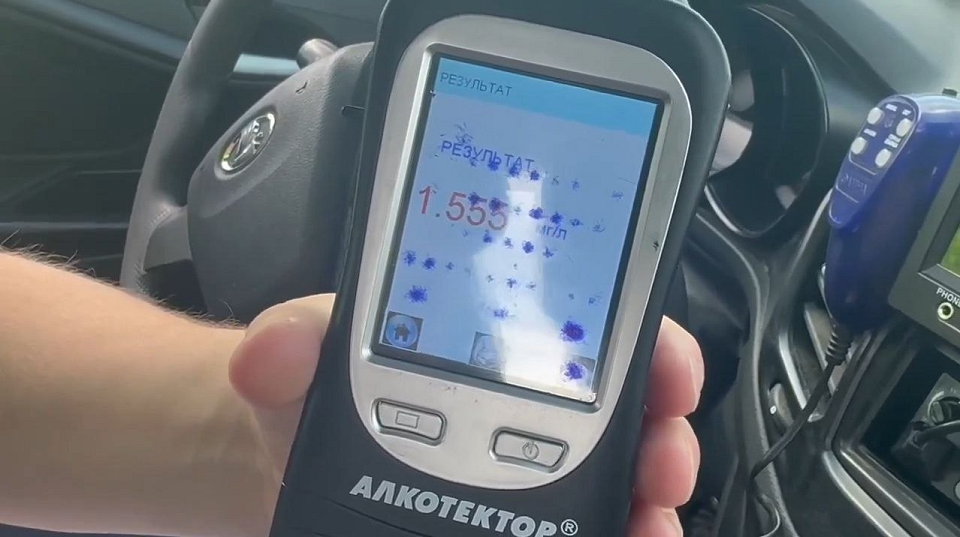Уральские автоинспекторы вовремя остановили рекордно пьяного водителя