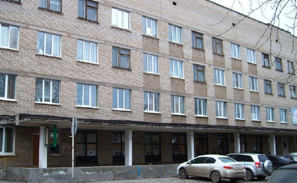 Полевская ЦРБ расстается с прогнившим. Появятся 200 новых окон