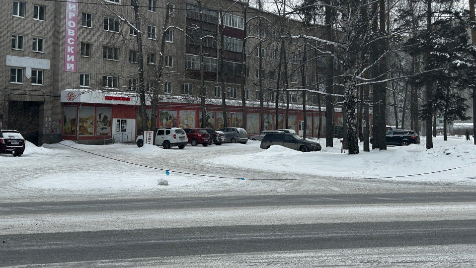 Без паники. Провисший провод оказался кабелем связи и висит на месте
