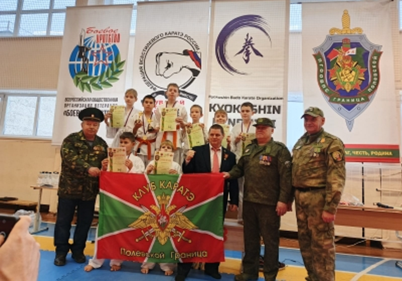 В полевском лицее прошел товарищеский турнир  каратистов 