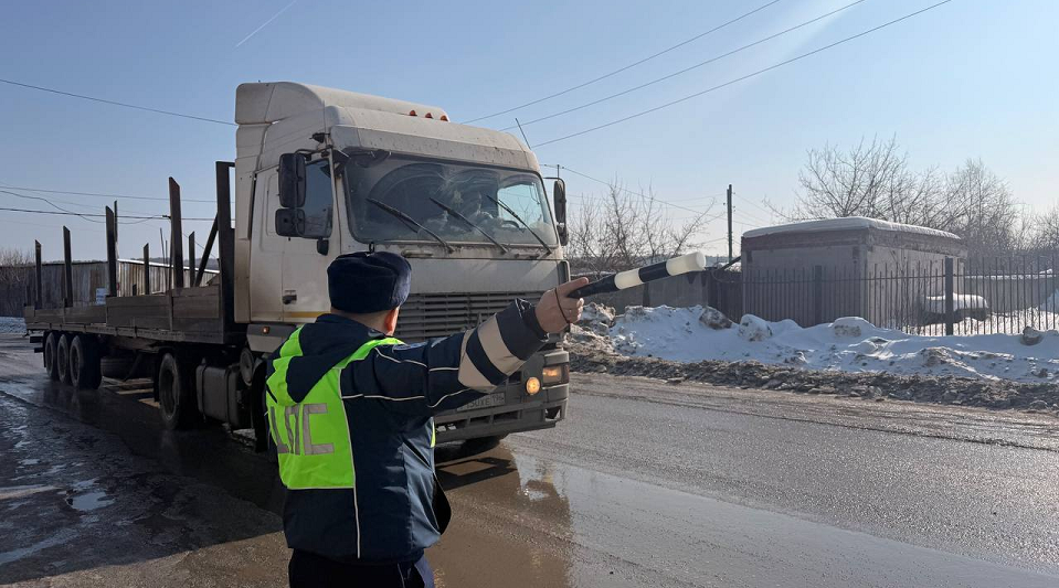 Десять процентов проверенных грузовиков оказались с нарушениями. Полевская полиция отчитывается