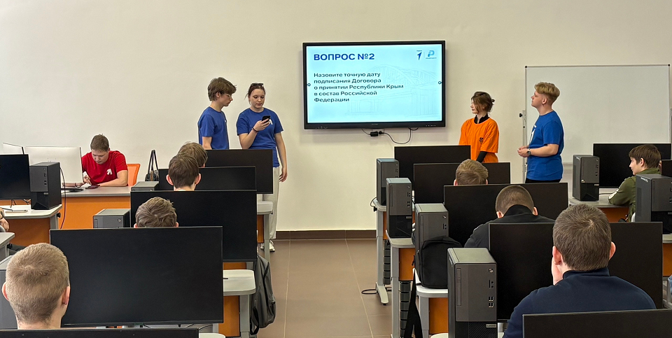 В Полевском многопрофильном техникуме вспоминали возвращение Крыма