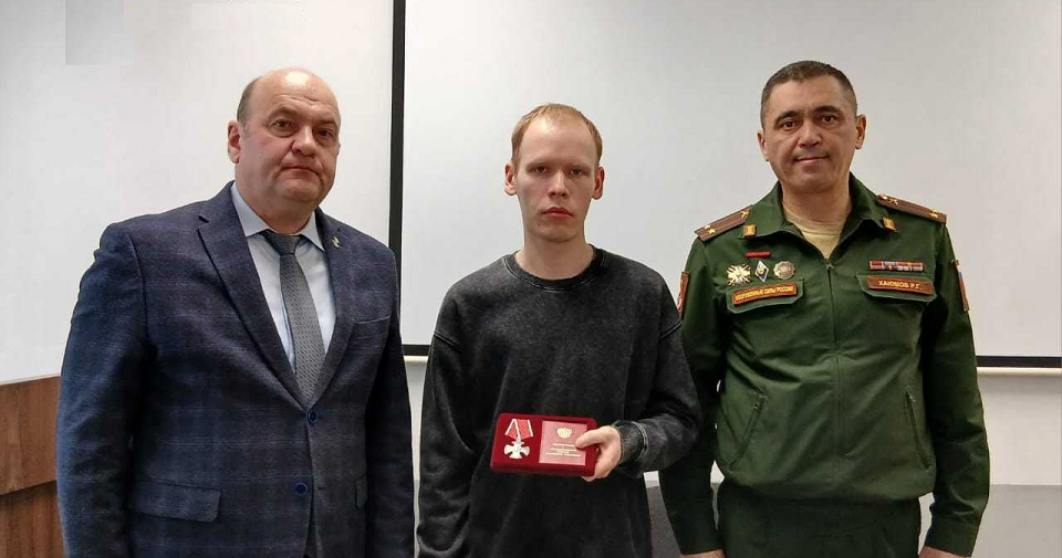 Родственникам передали награды героев-полевчан