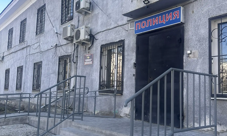 Полевская полиция задерживает нелегальных лесорубов