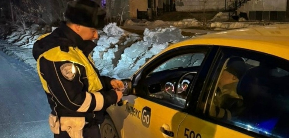 В Полевском ловят нелегальных таксистов