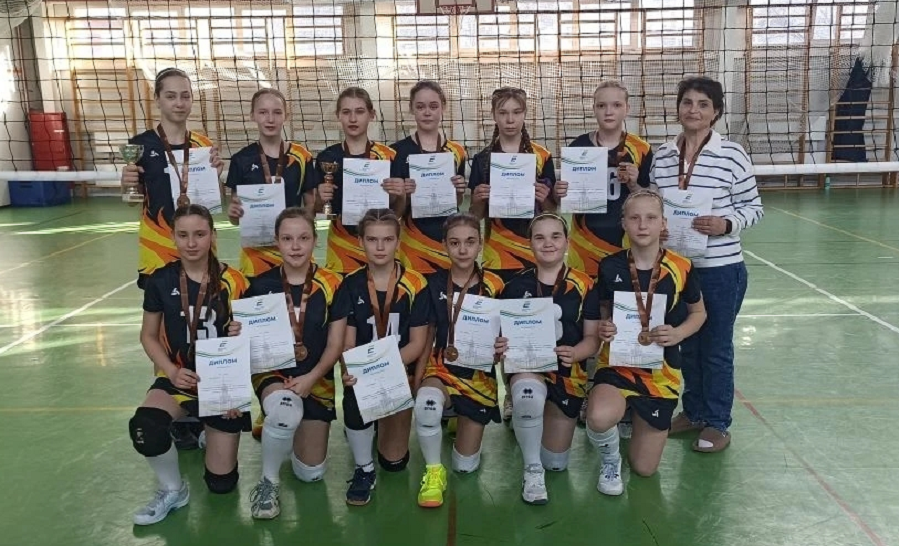 Полевские волейболистки вернулись с бронзой престижного турнира