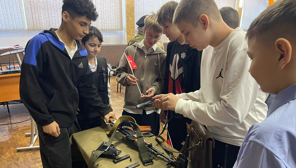 В школе № 18 прошёл Урок мужества ко Дню защитника Отечества