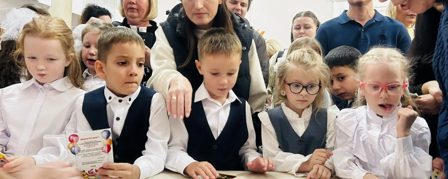 Заводских первоклассников пригласили на бал